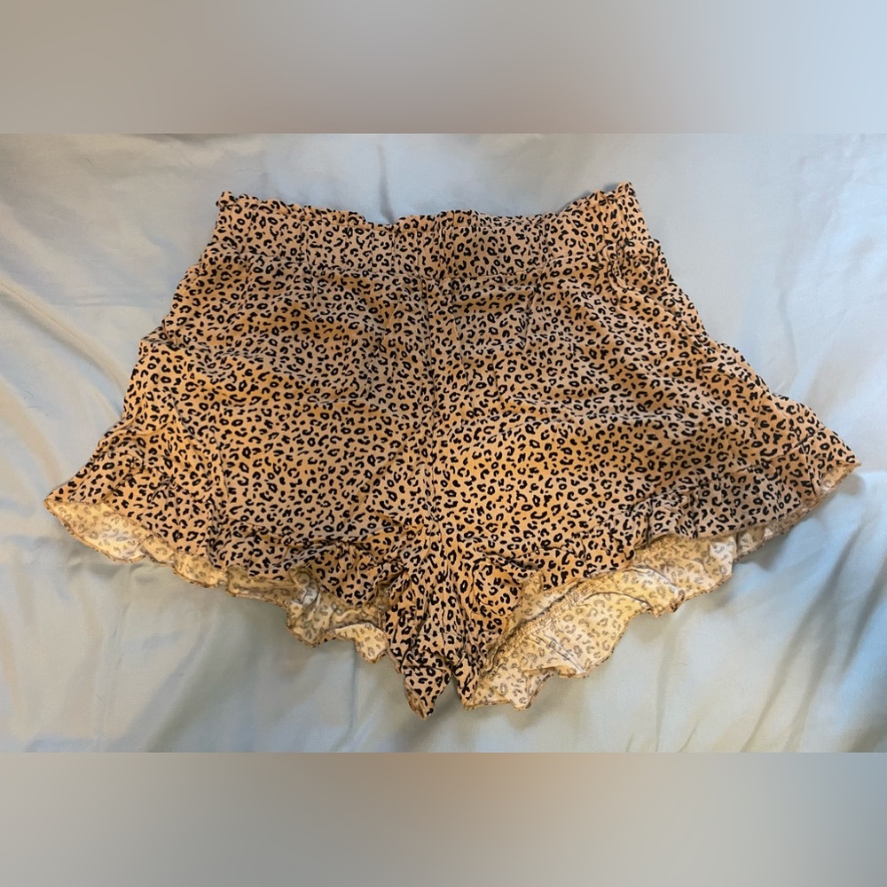 Leopard print flowy shorts